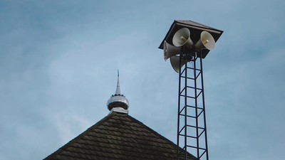 ilustrasi pengeras suara masjid 1 169