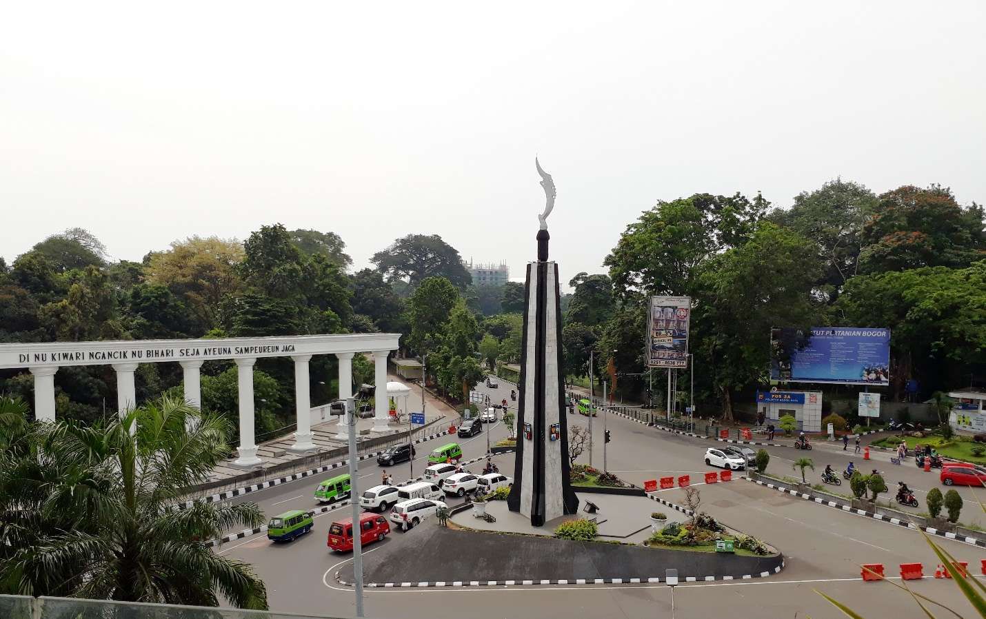 tugu kujang bogor