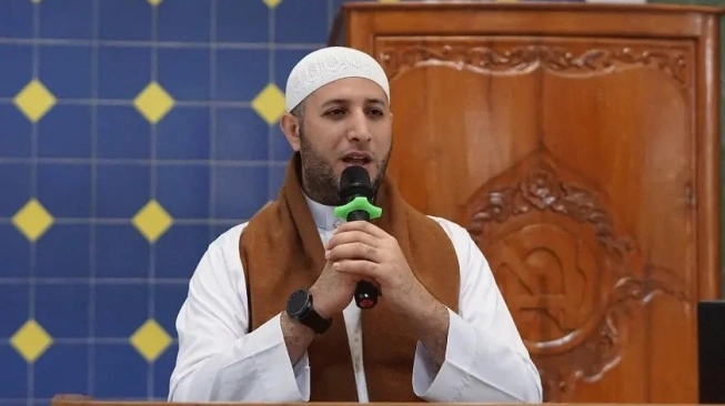 Syekh Ahmad Al Misry Diduga Ajak Korban Tonton Video Sesama Jenis, Sebut Rasulullah Lakukan Hal Itu Dengan Sahabatnya