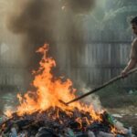 Tetangga Yang Membakar Sampah Sembarang Bisa Kena Denda 50 Juta dan Penjara 3 Bulan