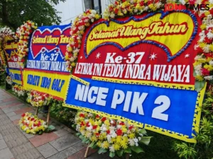 Karangan Bunga Ulang Tahun Seskab Teddy, Datang dari Jenderal hingga Pengusaha
