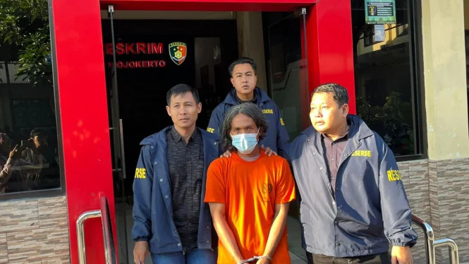 Suara Hati Badut Yang Gorok Istrinya: “Saya Kerja Bawa Anak, Ya Kehujanan, Kepanasan, Tapi Dia Malah Selingkuh” Suara Hati Badut Yang Gorok Istrinya: “Saya Kerja Bawa Anak, Ya Kehujanan, Kepanasan, Tapi Dia Malah Selingkuh”