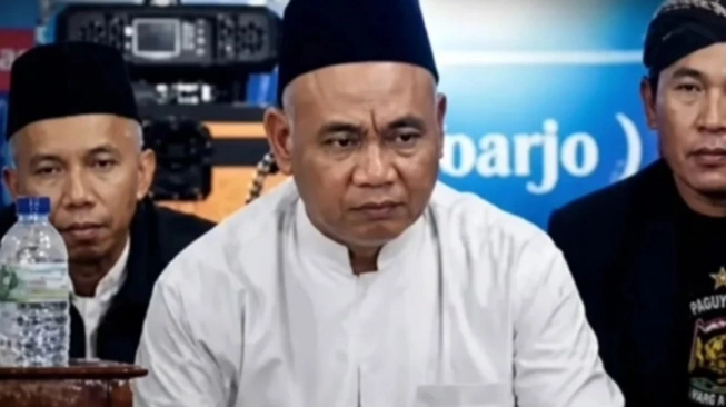 Kiai Yang Cabuli 50 Santriwati dan Nikahkah Korban ke Santri Lain Masih Belum Ditahan. Kiai Yang Cabuli 50 Santriwati dan Nikahkah Korban ke Santri Lain Masih Belum Ditahan.