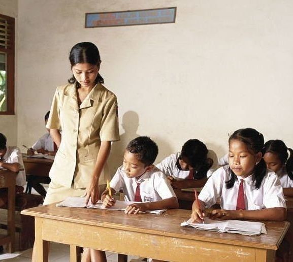 Guru Honorer Resmi Akan Dirumahkan dan Tidak Lagi Diperbolehkan Mengajar di Sekolah Negeri Mulai 1 Januari 2027 Guru Honorer Resmi Akan Dirumahkan dan Tidak Lagi Diperbolehkan Mengajar di Sekolah Negeri Mulai 1 Januari 2027