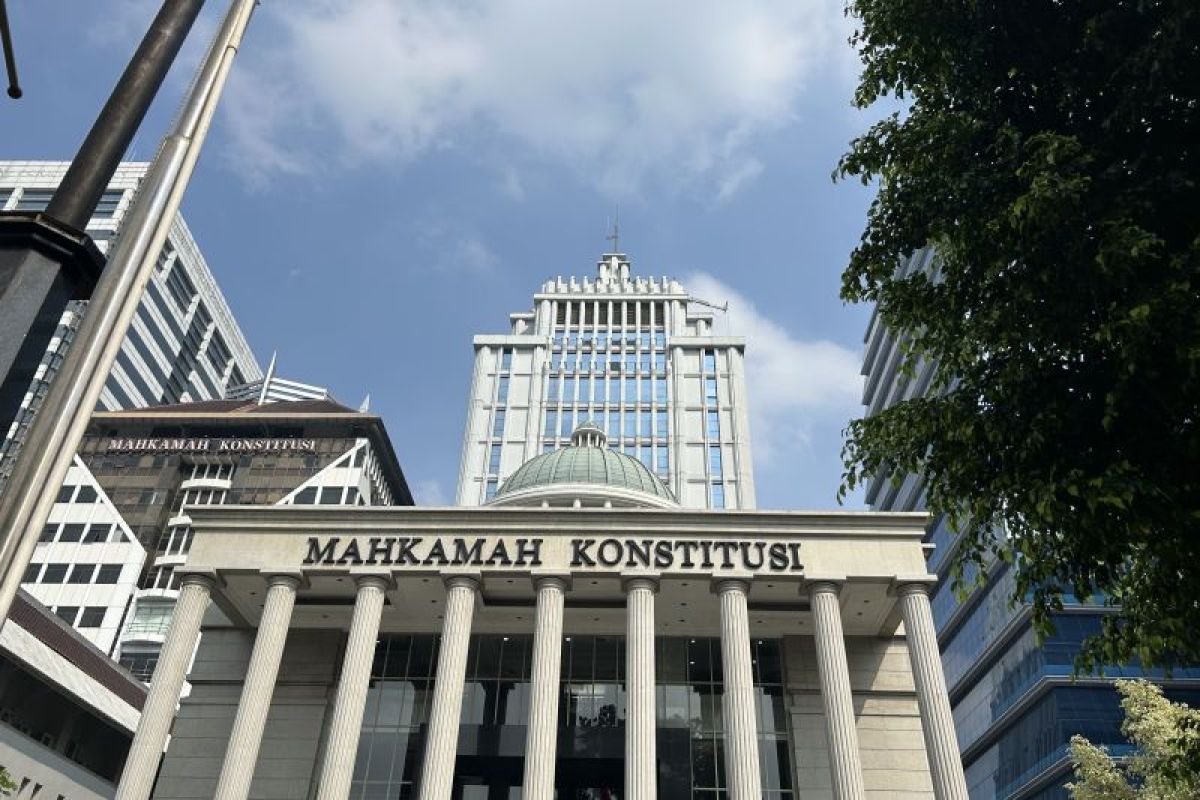 Aturan Suami Mencari Nafkah dan Istri Mengurus Rumah Digugat ke Mahkamah Konstitusi, Dinilai Tak Lagi Relevan Aturan Suami Mencari Nafkah dan Istri Mengurus Rumah Digugat ke Mahkamah Konstitusi, Dinilai Tak Lagi Relevan