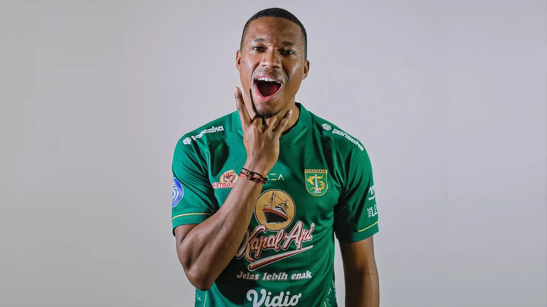 Mantan Pemain Persebaya Asal Belanda, Arsenio Valpoort Sebut: Indonesia Negara Miskin Yang Gila Bola