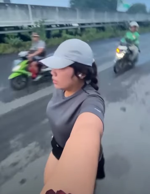 Oknum Ojol Teriaki dan Hina Wanita Yang Sedang Lari, Sebut Katanya Islam, Kok Telanjang! Oknum Ojol Teriaki dan Hina Wanita Yang Sedang Lari, Sebut Katanya Islam, Kok Telanjang!