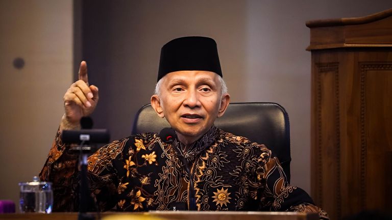 Karena Video Youtubenya, Amien Rais Dinobatkan Sebagai Laki-laki Paling Berani di Negara Ini Oleh Netizen Karena Video Youtubenya, Amien Rais Dinobatkan Sebagai Laki-laki Paling Berani di Negara Ini Oleh Netizen