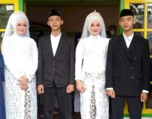Dua Pasang Kembar Identik Ini Menikah Dengan Dua Saudari Kembar Identik Juga, Memilih Tingggal Bersama dan Terkadang Tertukar Pasangan Dua Pasang Kembar Identik Ini Menikah Dengan Dua Saudari Kembar Identik Juga, Memilih Tingggal Bersama dan Terkadang Tertukar Pasangan