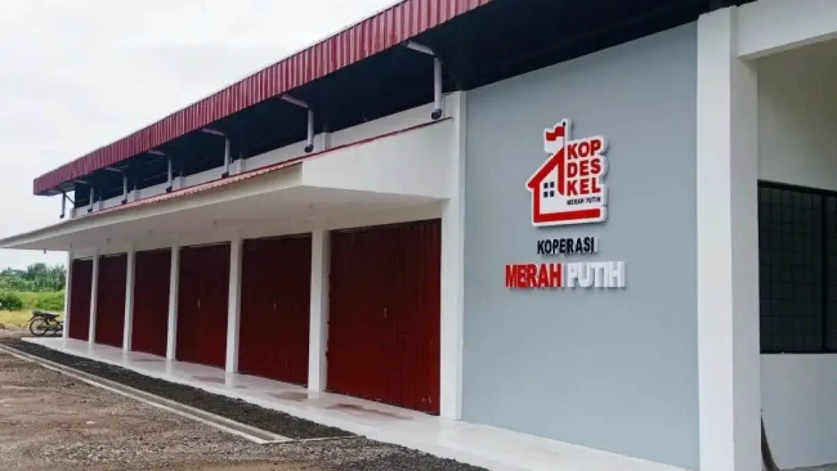 Bukannya Menghadap Jalan, Koperasi Desa Merah Putih di Lamongan Ini Tepat Menghadap Kuburan