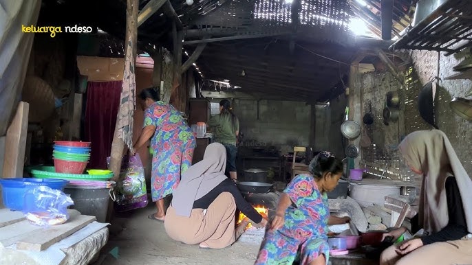 Tradisi Atau Siksaan? Saat Keluarga Duka di Jepara Lebih Sibuk di Dapur Daripada Berdoa Tradisi Atau Siksaan? Saat Keluarga Duka di Jepara Lebih Sibuk di Dapur Daripada Berdoa