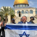 Menteri Zionis Israel Masuk dan Kibarkan Bendera di Masjid Al-Aqsa, Arab Saudi Ngamuk Menteri Zionis Israel Masuk dan Kibarkan Bendera di Masjid Al-Aqsa, Arab Saudi Ngamuk
