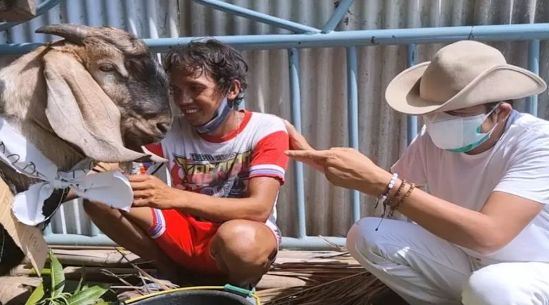 kisah arif pemuda disabilitas yang beli hewan kurban hasil memulung dzz6jykexi