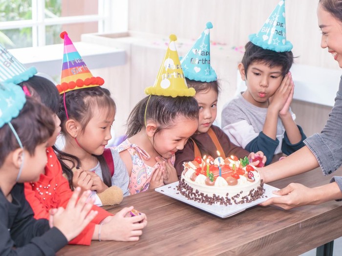 Please Normalisasikan Gak Ada Perayaan Ulang Tahunan Pada Anak-anak Sejak Dini! Please Normalisasikan Gak Ada Perayaan Ulang Tahunan Pada Anak-anak Sejak Dini!