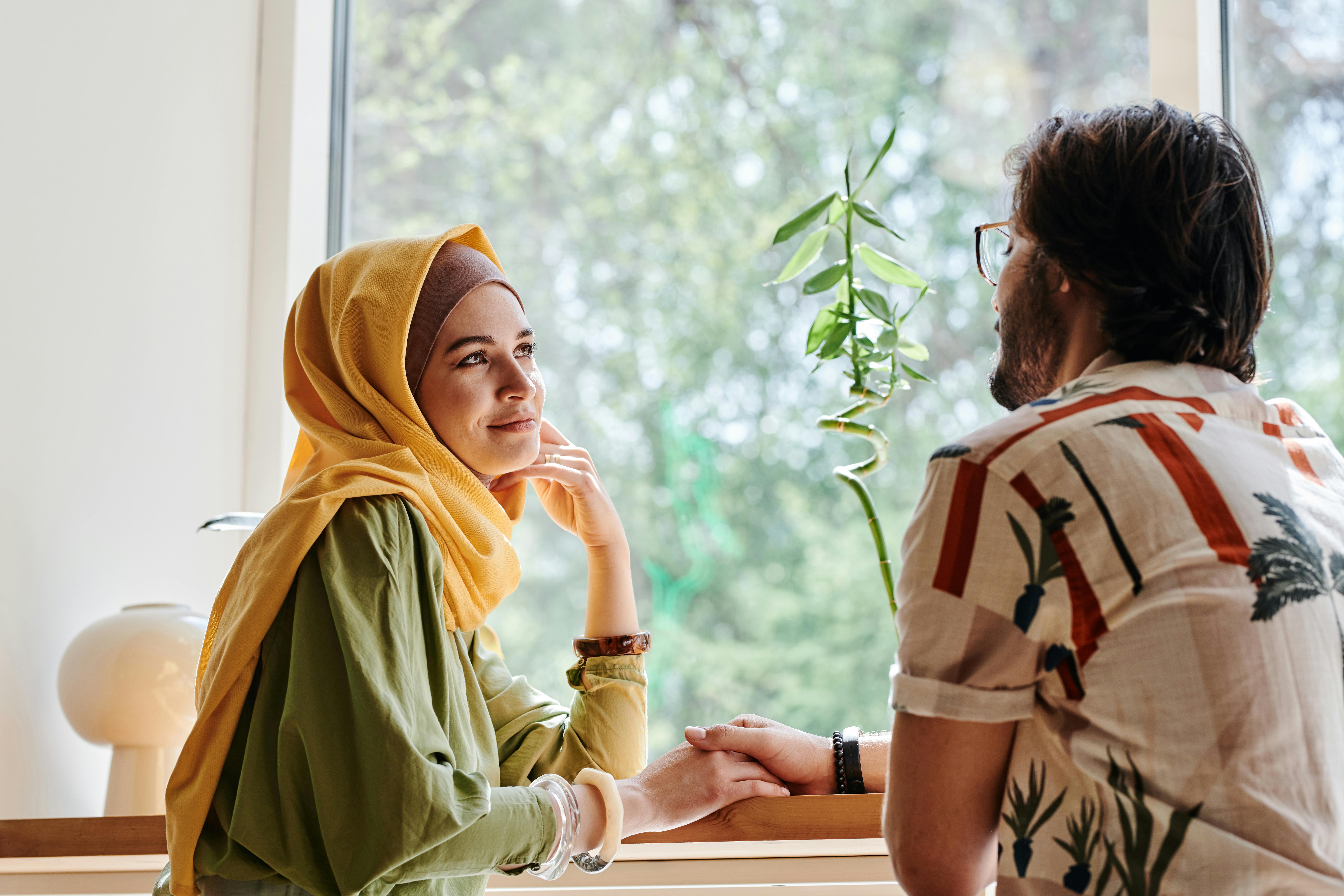 8 Tanda Istri Yang Sering Jadi Pembawa Rezeki Buat Keluarga