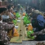 Miris! Seorang Anak Keliling Minta Dana Untuk Acara Tahlilan Alm Ibunya. Kenapa Harus Keluarga Mayit Yang Menyediakan Makanan?