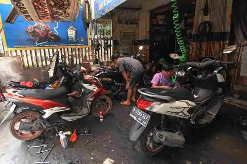 Harga Oli Motor Naik 20-30% Dari Rp55.000 Jadi Rp75.000 Karena Rupiah Anjlok small estimasi modal usaha bengkel motor ad04ba7f91