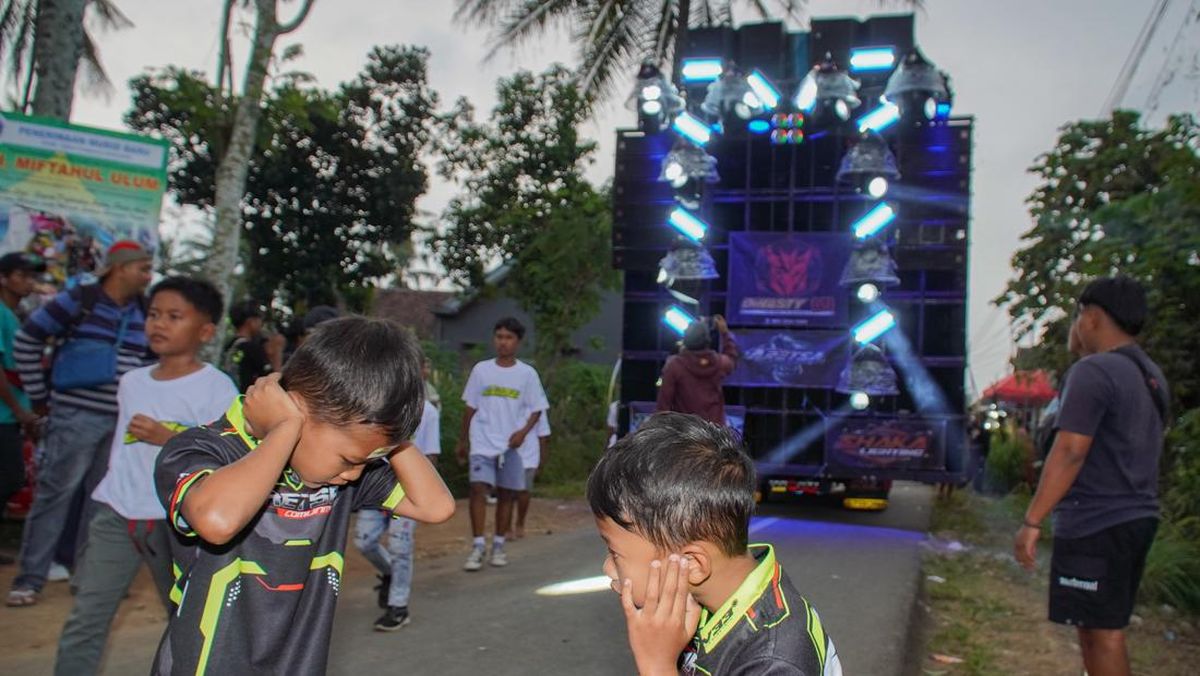 Arak-arakan Malam Takbir Idul Adha Pakai Sound Horeg Bikin Rumah Warga di Jepara Rusak sound horeg 1752494118965 169
