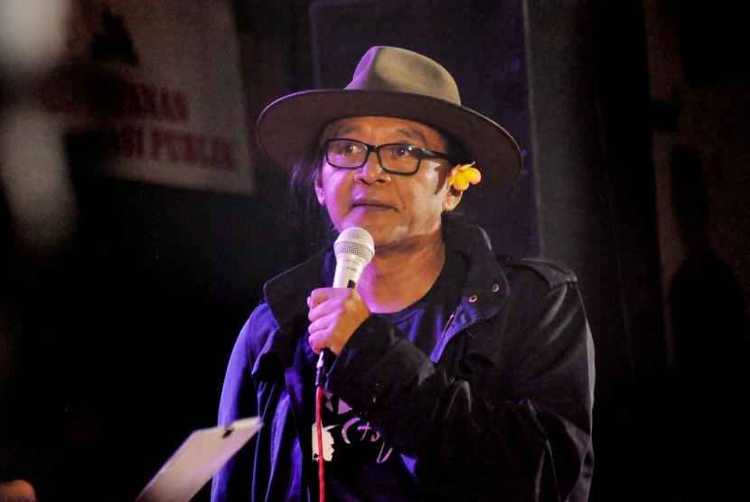 Sujiwo Tejo: “Kenapa Orang Indonesia Selalu Mempromosikan Batik dan Reoq? Kok Korupsi Nggak? Padahal Korupsilah Budaya Kita Yang Paling Mahal” 181228192003 834