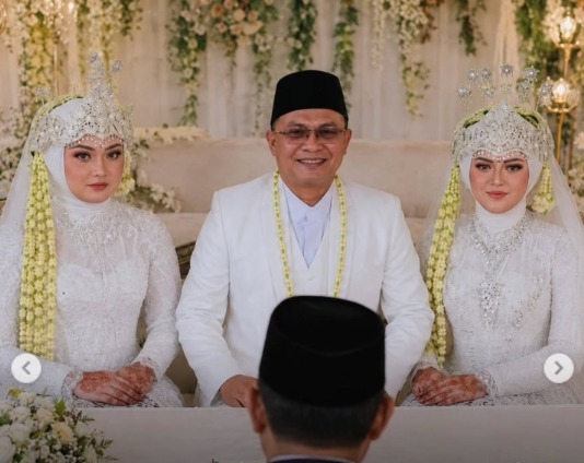 Seorang Kiyai di Jawa Barat Mendapatkan Kado Ultah Seorang Santriwati Yang Masih Berusia 19 Tahun Oleh Istrinya whatsapp image 2026 06 10 at 11.27.51