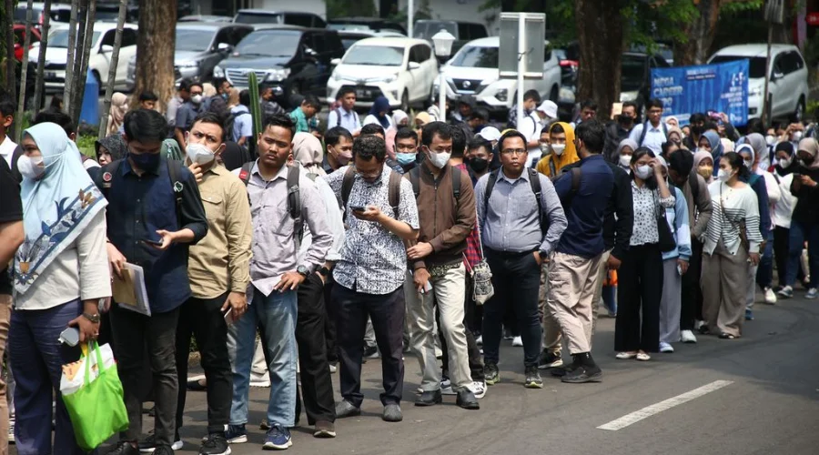 Kisah Salah Satu Gen Z: Menganggur 2 Tahun, Sudah Kirim Lebih 120 Lamaran Tapi Belum Pernah Dipanggil foto konten ada 10 juta gen z pengangguran dosen kajian media um surabaya beberkan hal ini uswah fox3gb