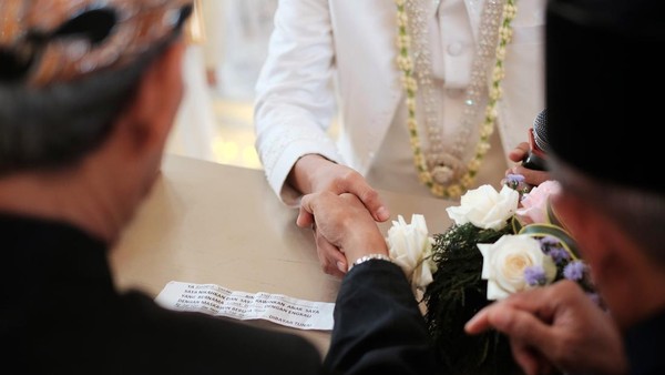 Tau Gak? Kalau Ternyata Dalam Islam, Seseorang itu Tidak Diwajibkan Untuk Menikah ilustrasi nikah di kua 169