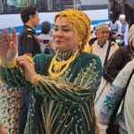Antusias Jamaah Haji Asal Makassar Kembali ke Tanah Air Dengan Berbagai Model Busana Bak Fashion Show