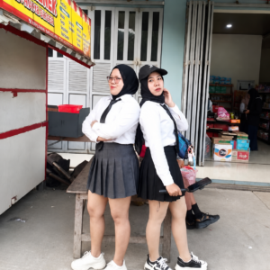 Unggahan Foto 2 Orang Wanita Berhijab Namun Pakai Rok Pendek Ramai Jadi Perbincangan Unggahan Foto 2 Orang Wanita Berhijab Namun Pakai Rok Pendek Ramai Jadi Perbincangan