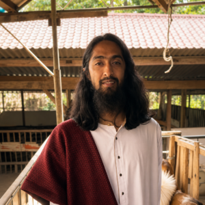 Pedagang Kambing di Batu ini Viral Usai Dianggap Mirip Dengan Yesus Tapi Muslim Pedagang Kambing di Batu ini Viral Usai Dianggap Mirip Dengan Yesus Tapi Muslim