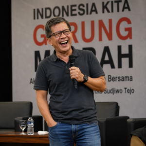 Rocky Gerung: Lucunya Negeri ini, Peraturan Dosen Wajib S3 Disahkan Oleh Segerombolan Orang-orang Yang Cuma Lulusan Paket C Rocky Gerung: Lucunya Negeri ini, Peraturan Dosen Wajib S3 Disahkan Oleh Segerombolan Orang-orang Yang Cuma Lulusan Paket C