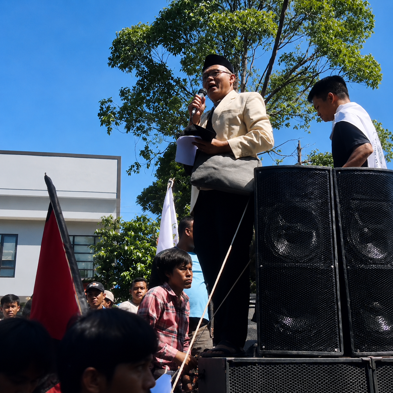 Orator Aksi Massa di Garut Sebut MBG Sudah Tercantum Dalam Al-Quran Orator Aksi Massa di Garut Sebut MBG Sudah Tercantum Dalam Al-Quran