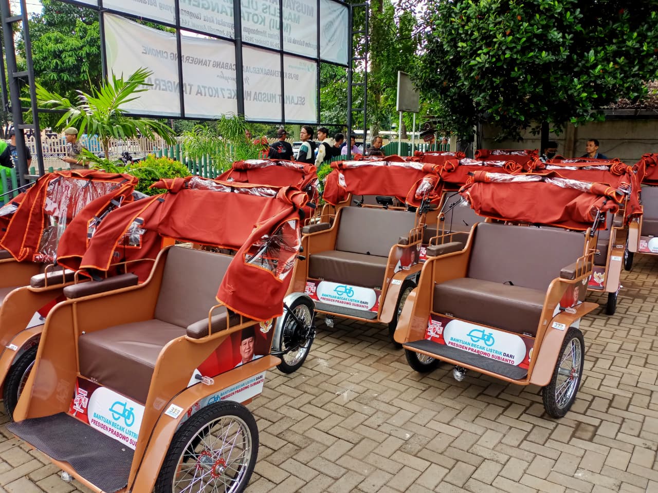 Saat Negara Lain Berlomba Bikin Inovasi Mobil Listrik, PT Pindad Lebih Pilih Bikin Becak Listrik Saat Negara Lain Berlomba Bikin Inovasi Mobil Listrik, PT Pindad Lebih Pilih Bikin Becak Listrik