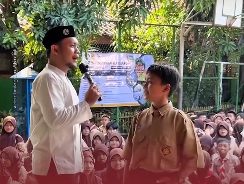 Bocil Gen Alpha ini Beri Pesan yang Menyindir Untuk Kaum LGBT: Kita Menghargai Perbedaan, Tapi Bukan Penyimpangan Bocil Gen Alpha ini Beri Pesan yang Menyindir Untuk Kaum LGBT: Kita Menghargai Perbedaan, Tapi Bukan Penyimpangan