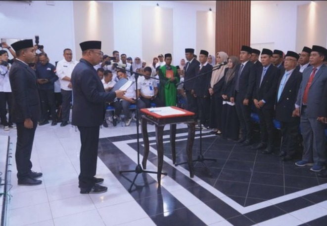 Walikota Bima Melantik Sepupunya, Kemudian Istrinya Menjadi Sekdis dan Tak Ketinggalan Juga Iparnya Menjadi Kabag Umum Walikota Bima Melantik Sepupunya, Kemudian Istrinya Menjadi Sekdis dan Tak Ketinggalan Juga Iparnya Menjadi Kabag Umum