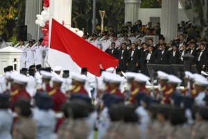 Upacara 17 Agustus Katanya Simbol Persatuan, Tapi Kenapa Rakyat Berdiri Kepanasan Sementara Pejabat Duduk Nyaman di Bawah Tenda? Upacara 17 Agustus Katanya Simbol Persatuan, Tapi Kenapa Rakyat Berdiri Kepanasan Sementara Pejabat Duduk Nyaman di Bawah Tenda?