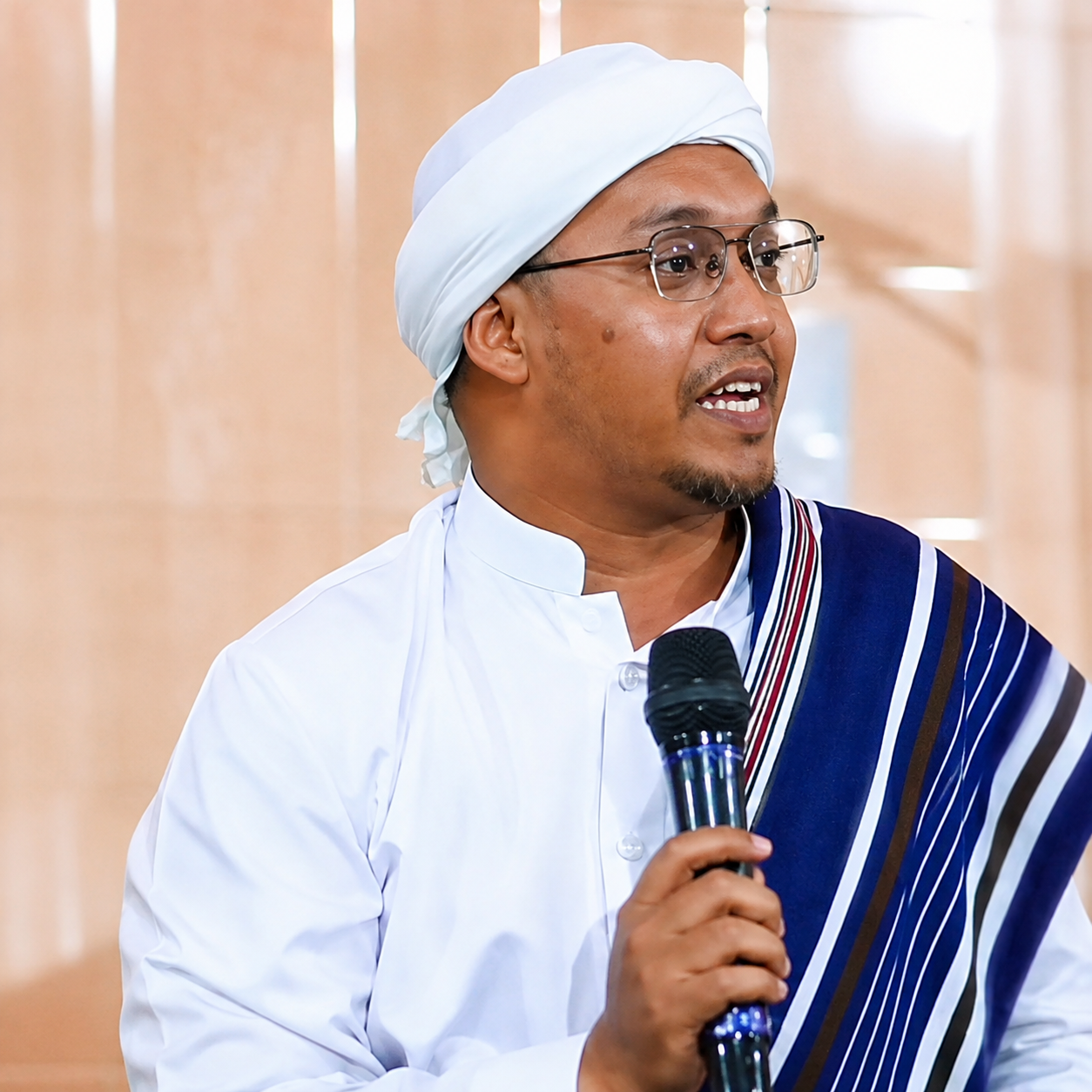 Al-Habib Ja'far bin Abdul Qadir: Nabi Muhammad SAW Menikah Dengan 3 Perempuan di Surga Nanti. Benarkah? chatgpt image 17 agu 2026, 06.09.48