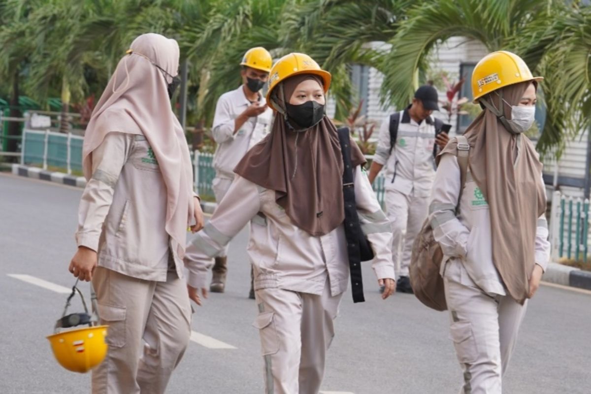 Riset: Hampir 50% Pekerja Perempuan Indonesia Jadi Tulang Punggung Keluarga