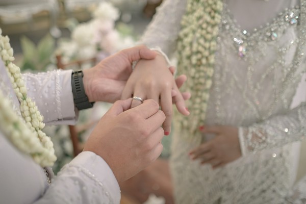 Jika Rezekimu Gitu-gitu Aja, Maka Jalur Utama Paling Efektif Adalah Menikah