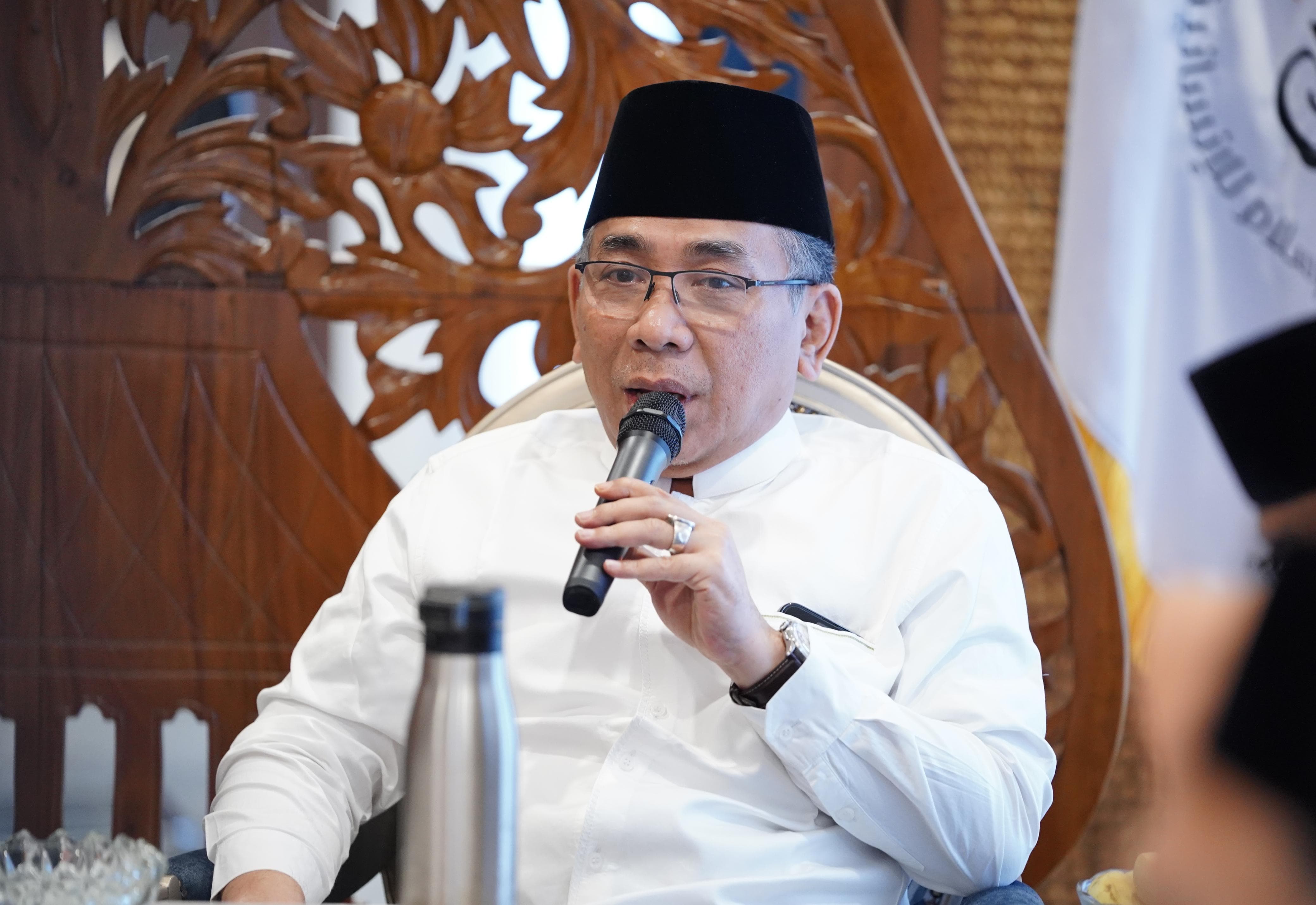 Sambil Pukul Dada Bekali-kali, Gus Yahya Minta Warga NU Stop Saingi Muhammadiyah Sambil Pukul Dada Bekali-kali, Gus Yahya Minta Warga NU Stop Saingi Muhammadiyah
