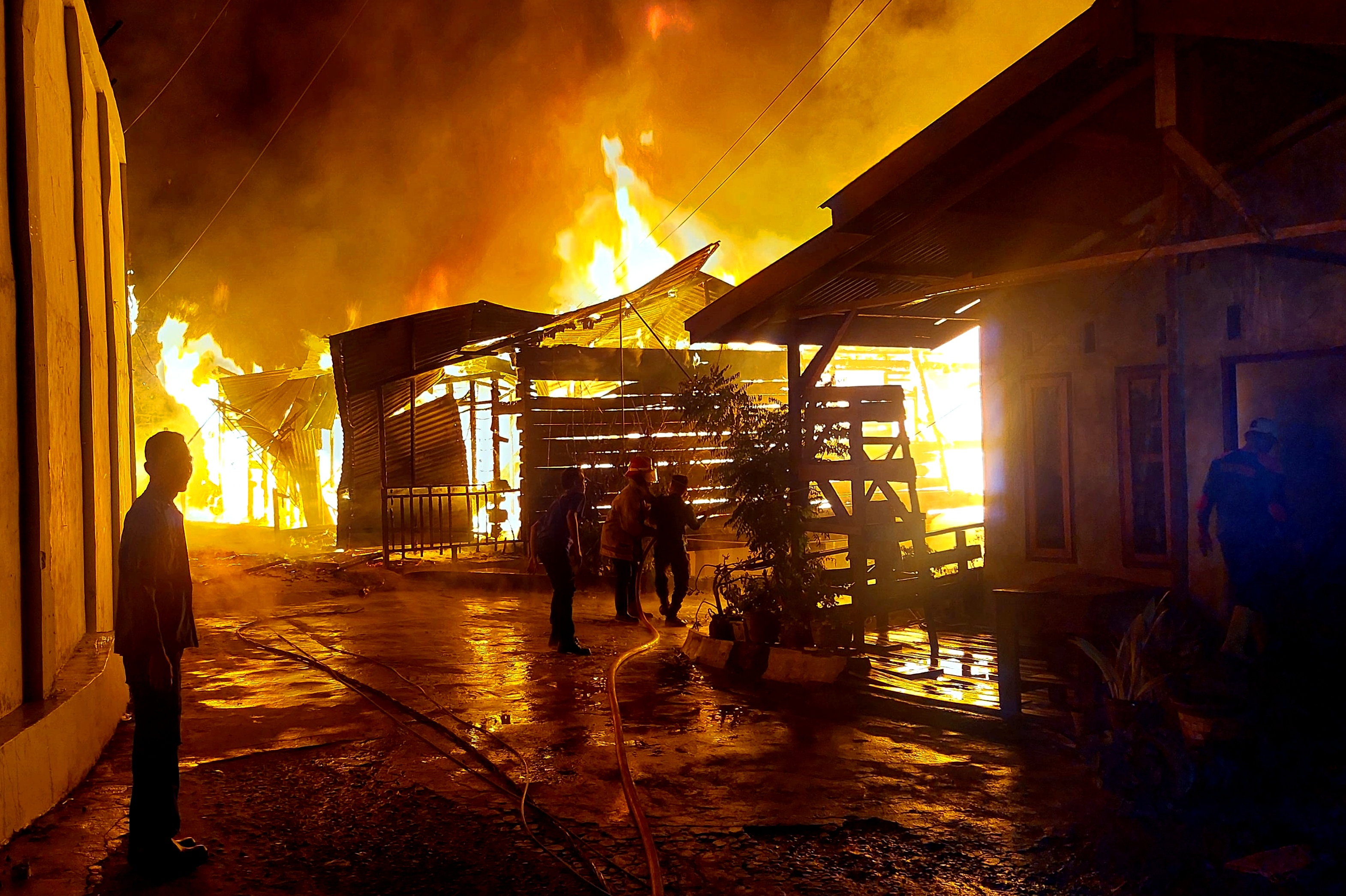 Sempat Rame Karena Ditolak Warga, Warung Mie Babi di Sukoharjo Dibakar Oleh Orang Tak Dikenal 20251008 Warga Minta Aph Usut Tuntas Penyebab Kebakaran