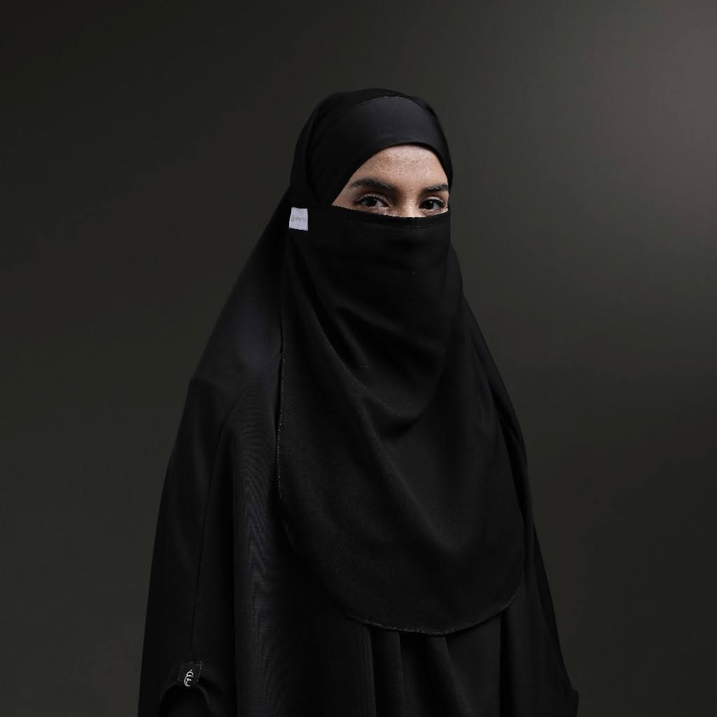 Apakah Cadar Benar-benar Perintah Agama, Atau Cuma Adat Arab Jahiliyah yang Dipaksakan Jadi Ibadah? 8016c9169ad9594b3b762a221f5e9b42