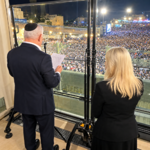 Netanyahu dan Istrinya Bareng Warga Israel Terobos Masjid Al-Aqsa dan Gelar Doa Yahudi, Arab Saudi Kecam Netanyahu dan Istrinya Bareng Warga Israel Terobos Masjid Al-Aqsa dan Gelar Doa Yahudi, Arab Saudi Kecam