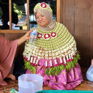 Kisah Wali Semangka, Seorang Wanita Disabilitas Asal Kalimantan yang Dipercaya Memiliki Karomah Bisa Sembuhkan Berbagai Penyakit