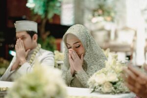 Imam Syafi’i Memperbolehkan Laki-laki Menikahi Putri Kandungnya