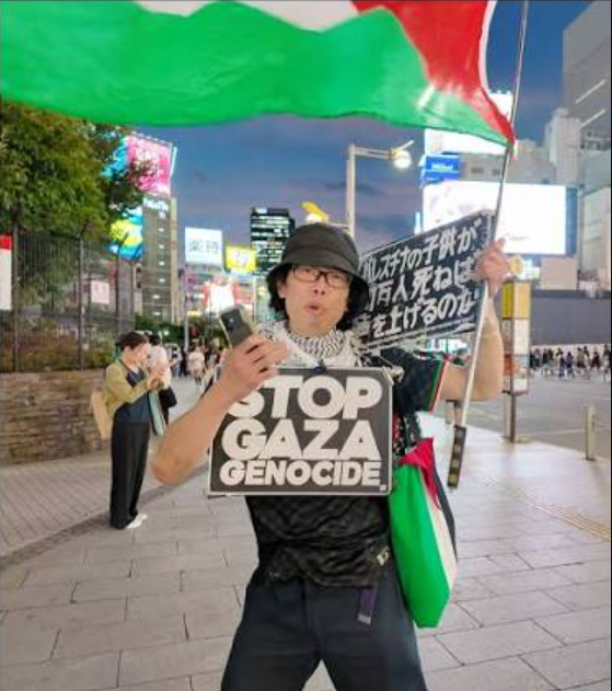 Selama Ribuan Hari, Pemuda Asal Jepang ini Berdiri Sendirian di Jalanan Jepang Suarakan Palestina image (2)