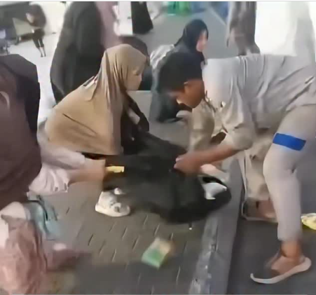 Jauh-jauh ke Tanah Suci Malah Jualan di Depan Masjidil Haram, Dagangan WNI Langsung Disita Petugas image (3)