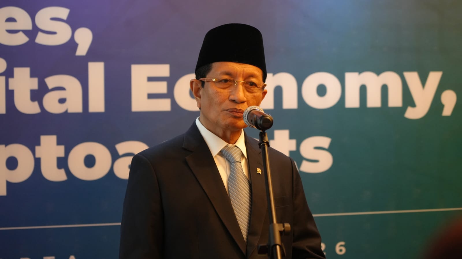 Menteri Agama Nasaruddin Umar Sebut Pajak dan Zakat Sama-sama Wajib: “Alangkah Pelitnya Jika Hanya Bayar Zakat” Menteri Agama Nasaruddin Umar Sebut Pajak dan Zakat Sama-sama Wajib: “Alangkah Pelitnya Jika Hanya Bayar Zakat”