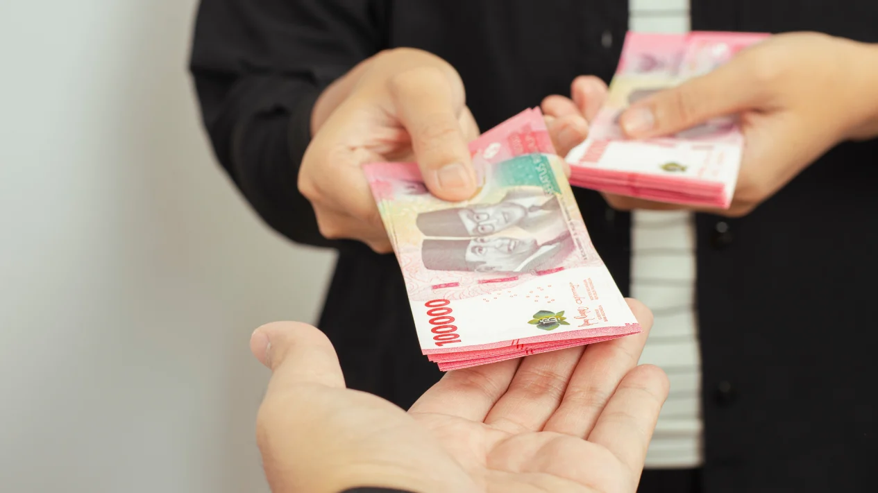 Makin Lama Tinggal di Indonesia, Makin Sadar Kalau Gaji itu Gak Bisa Buat Kaya