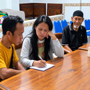 Tetap Tersenyum Meski Diserahkan Anak ke Panti Jompo. Sang Ayah: “Saya Gak Tau Salah Saya Apa, Saya Juga Sudah Berulang Kali Minta Maaf” Tetap Tersenyum Meski Diserahkan Anak ke Panti Jompo. Sang Ayah: “Saya Gak Tau Salah Saya Apa, Saya Juga Sudah Berulang Kali Minta Maaf”