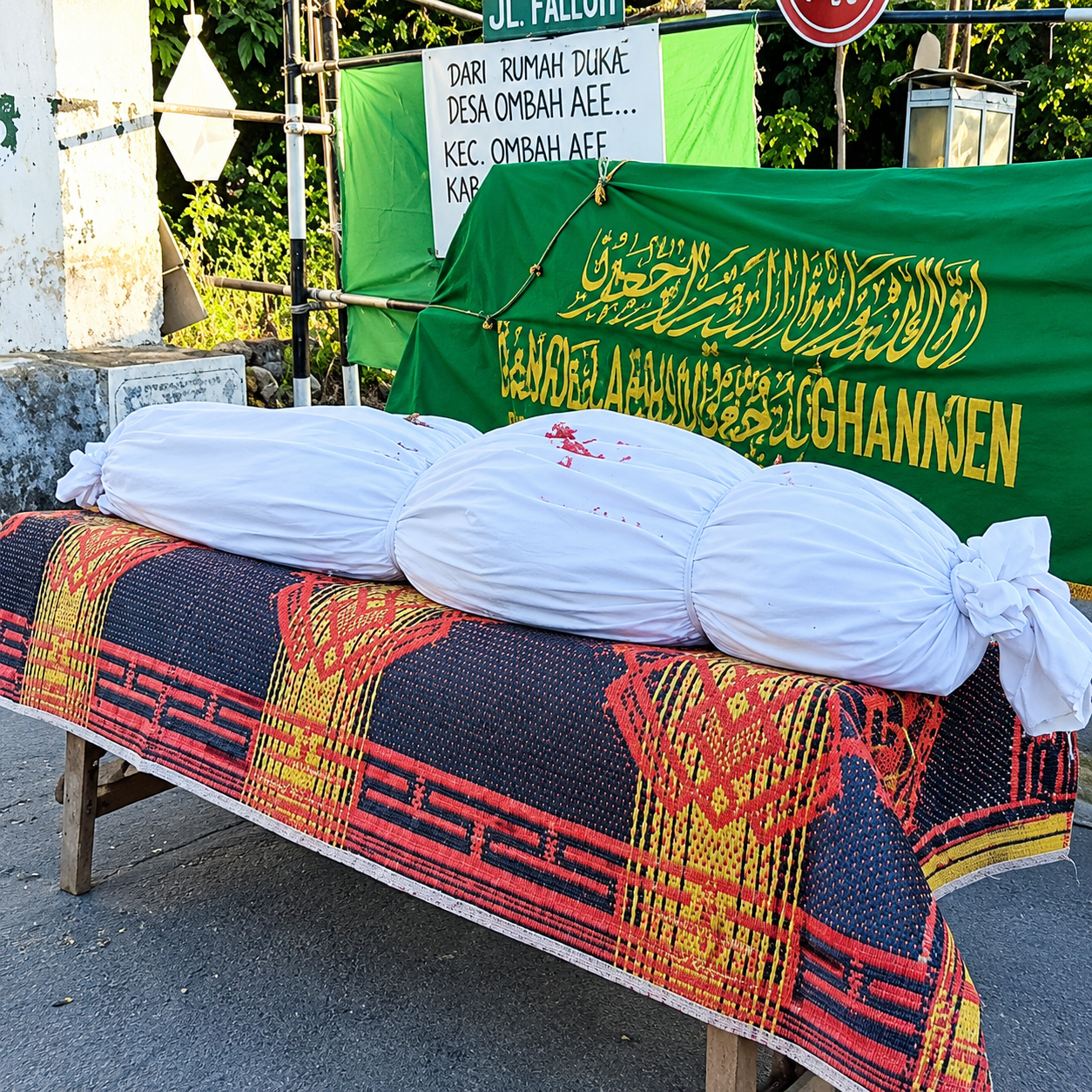 Kenapa Jenazah Laki-laki Hanya 3 Lapis Kain Kafan, Sedangkan Jenazah Perempuan Ada 5 Lapis Kain Kafan?